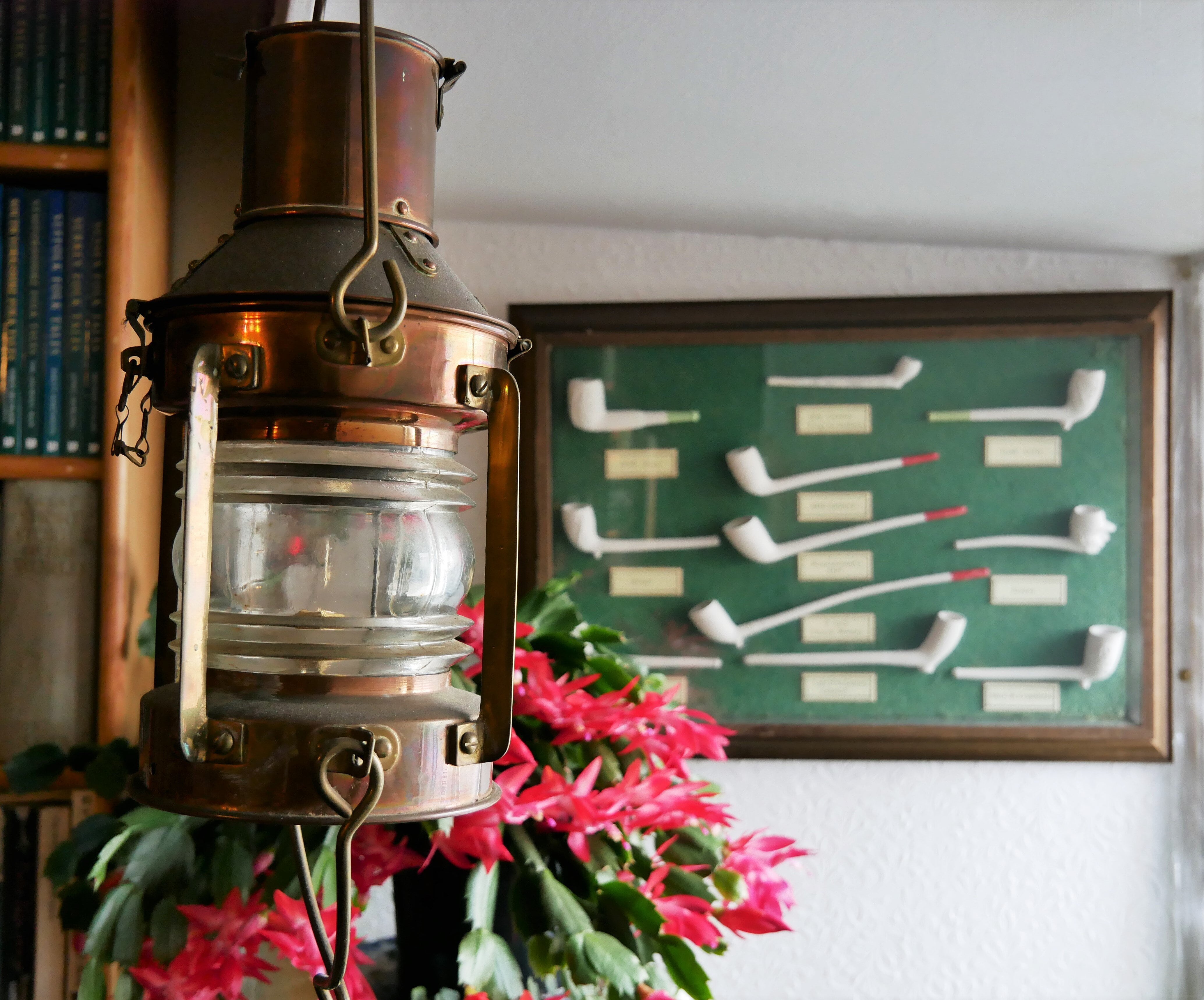 Muir treasures Treasures from Alec Harding's wonderful antique shop, Birsay, Orkney Islands, Scotland. More about Orkney folk on www.Orkneyology.com