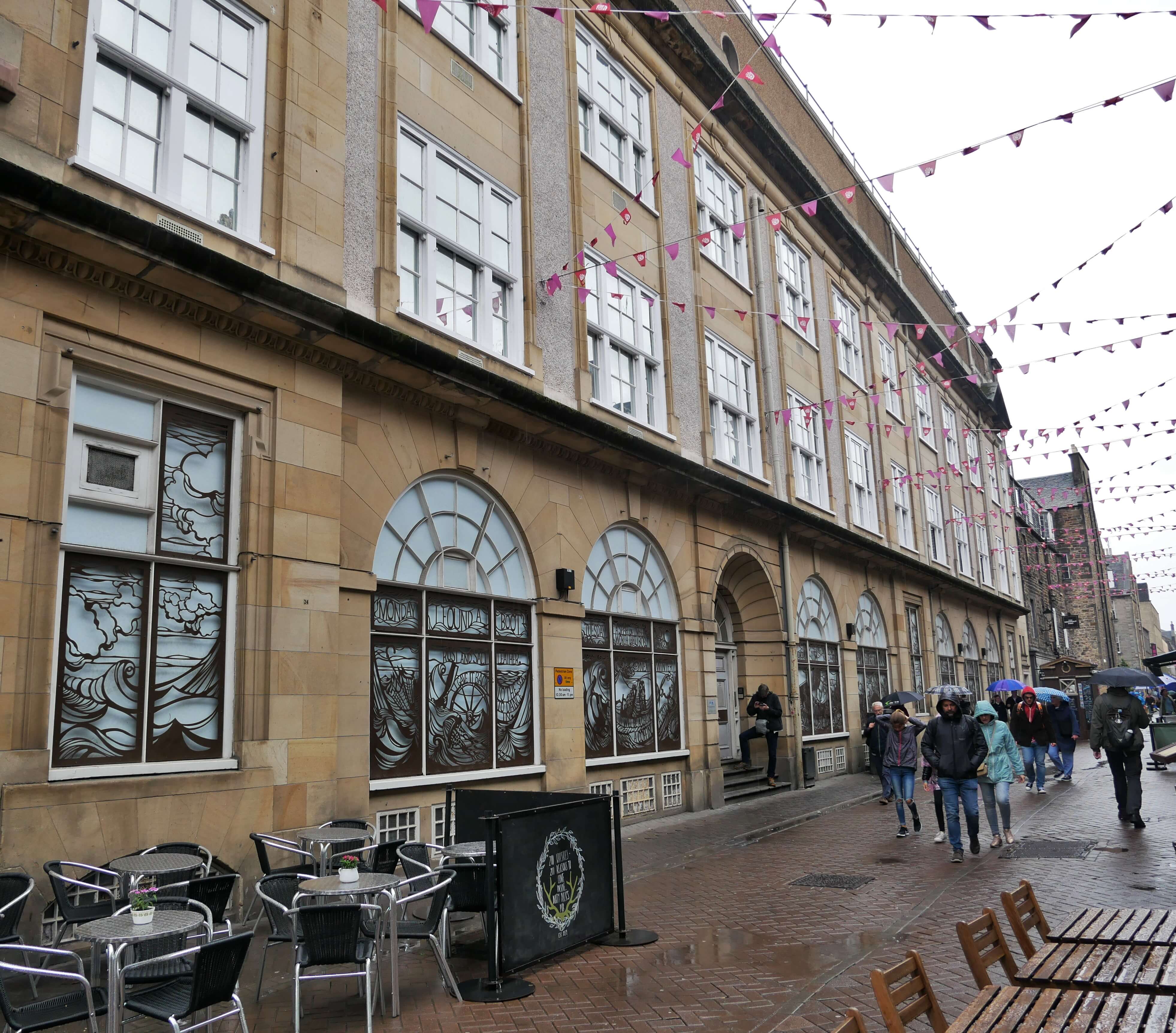 Orkney poet GMB's beloved poem, "Beachcomber" enshrined in window art in Edinburgh