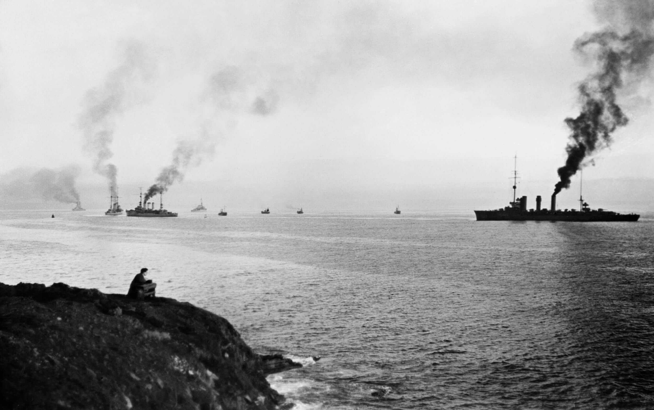 Light cruisers entering Hoxa-Sound into Scapa Flow, WWI - Orkneyology.com