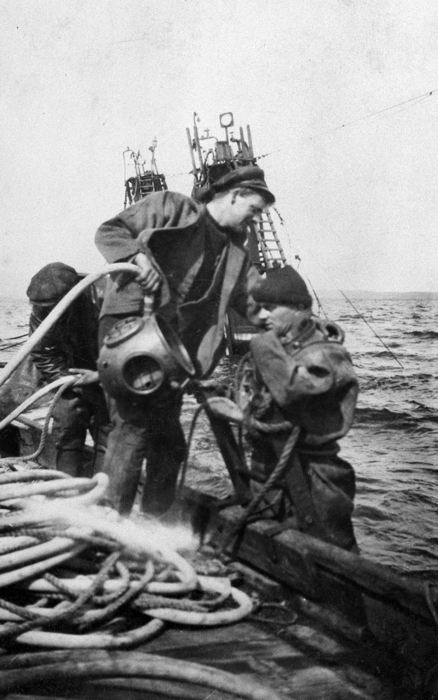 Divers salvaging the German High Seas Fleet after its WWI scuttloing in Scpap Flow, Orkney Islands, Orkney, Scotland - Orkneyology.com
