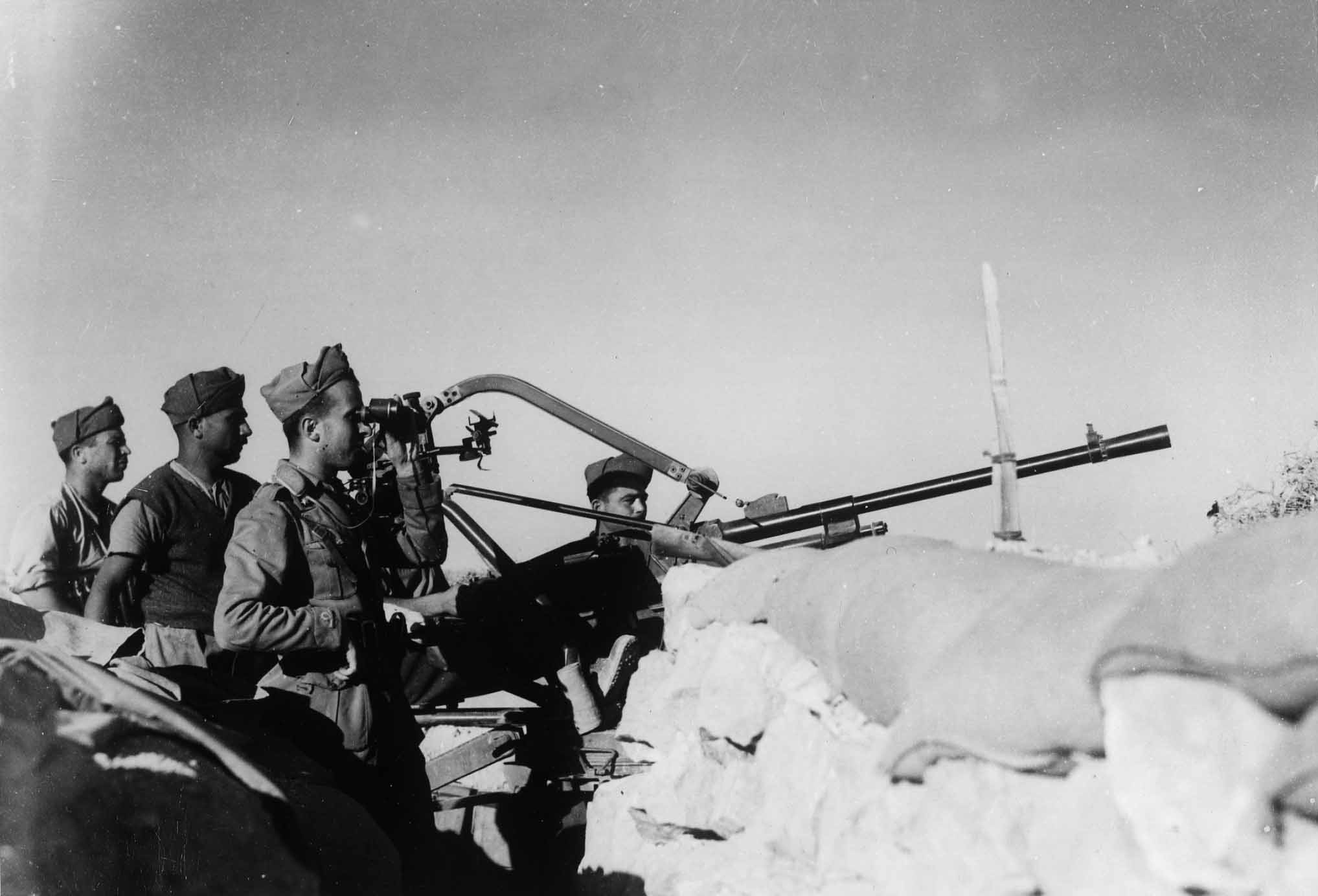Italian gunners at Tobruk WWII Italian soldiers - gunners at Tobruk. #Orkneyology.com