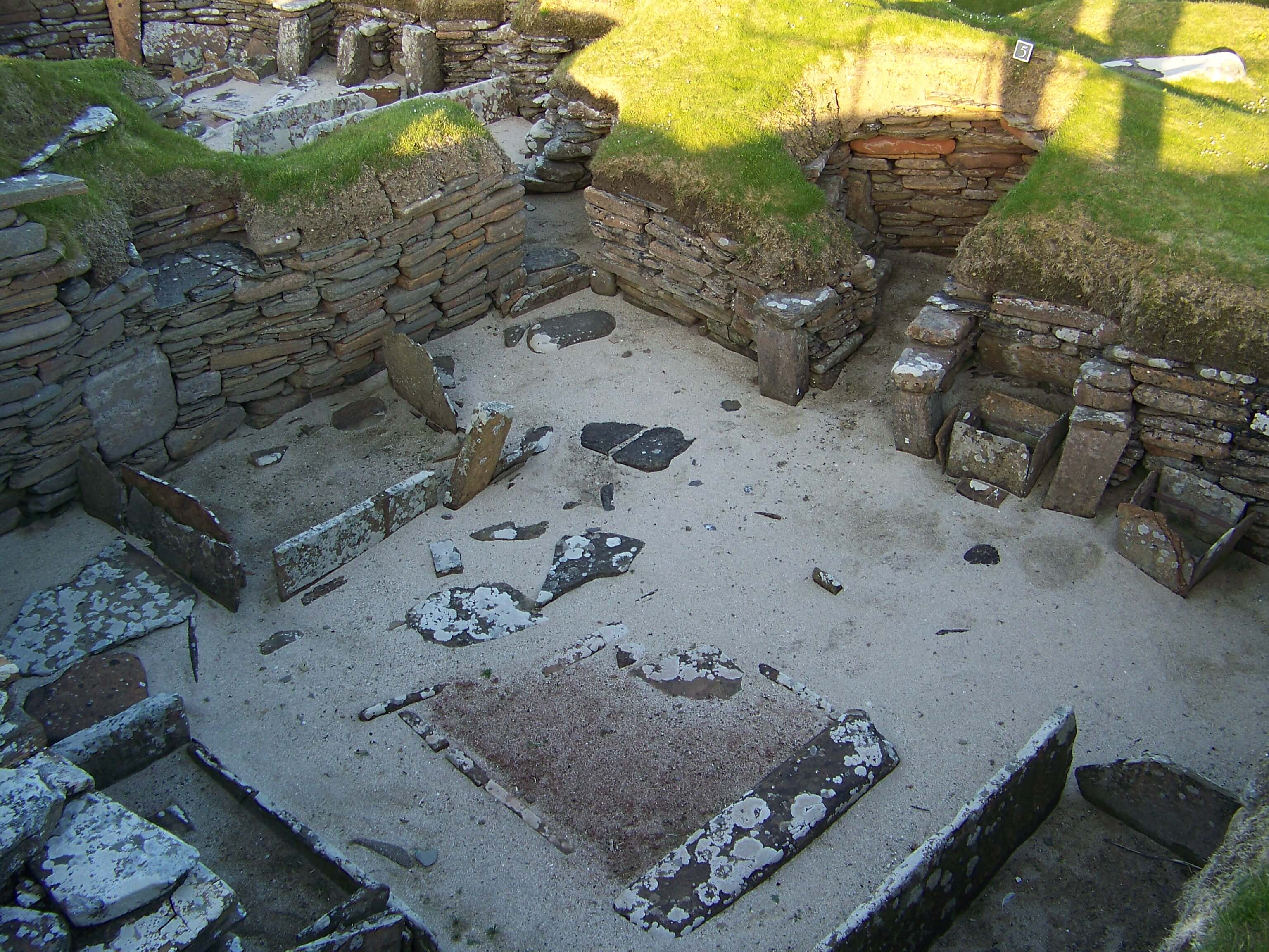 You can see the hidden cubby hole in this photo. Neolithic house at the Bay of Skaill, Orkney Islands, Scotland. #Orkneyology.com