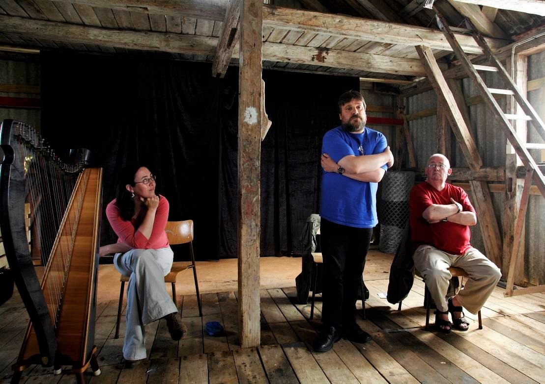 Heather Yule, Tom and Lawrence performing in Norway Scottish storytellers Heather Yule, Tom Muir of the Orkney Islands and Lawrence Tulloch from Shetland telling traditional Scottish folk tales in Eigeroy, Norway.